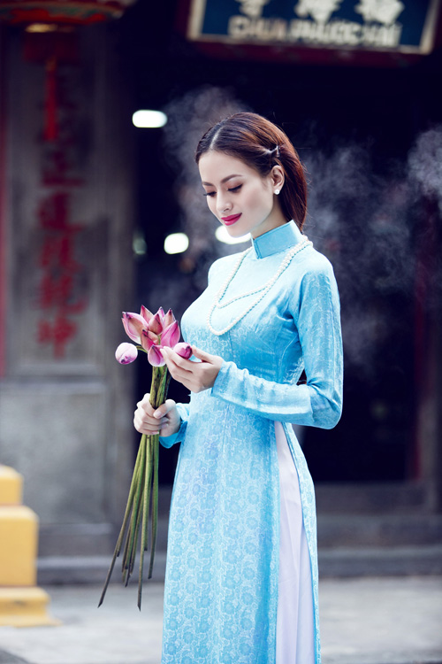 Mẫu áo dài phụ dâu gấm truyền thống đẹp