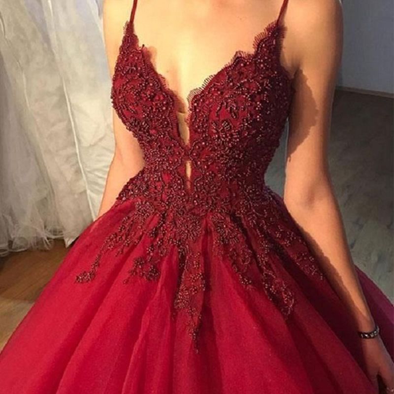 Váy cưới màu đỏ 2 dây