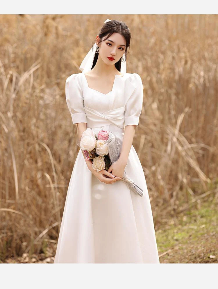 Váy cưới công chúa tay dài - Ren hoa đính đá