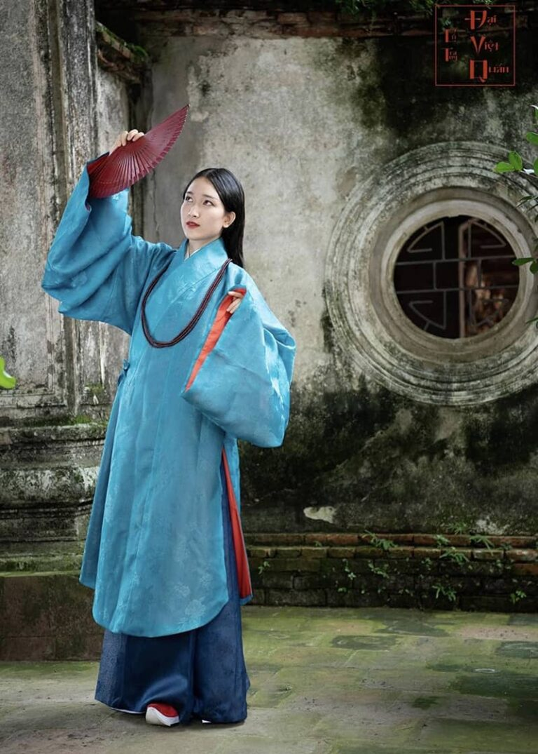 Áo dài có nguồn gốc từ chiếc áo giao lĩnh thời nhà Nguyễn