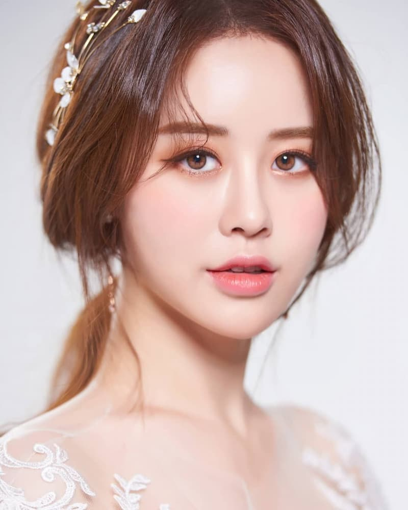 Các bước trang điểm cô dâu tuyệt đẹp theo kiểu Hàn Quốc