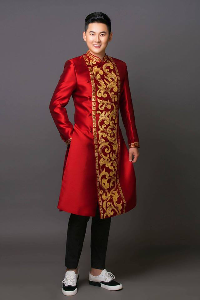 Mẫu áo dài cách tân nam màu đỏ với họa tiết thêu tay cao cấp