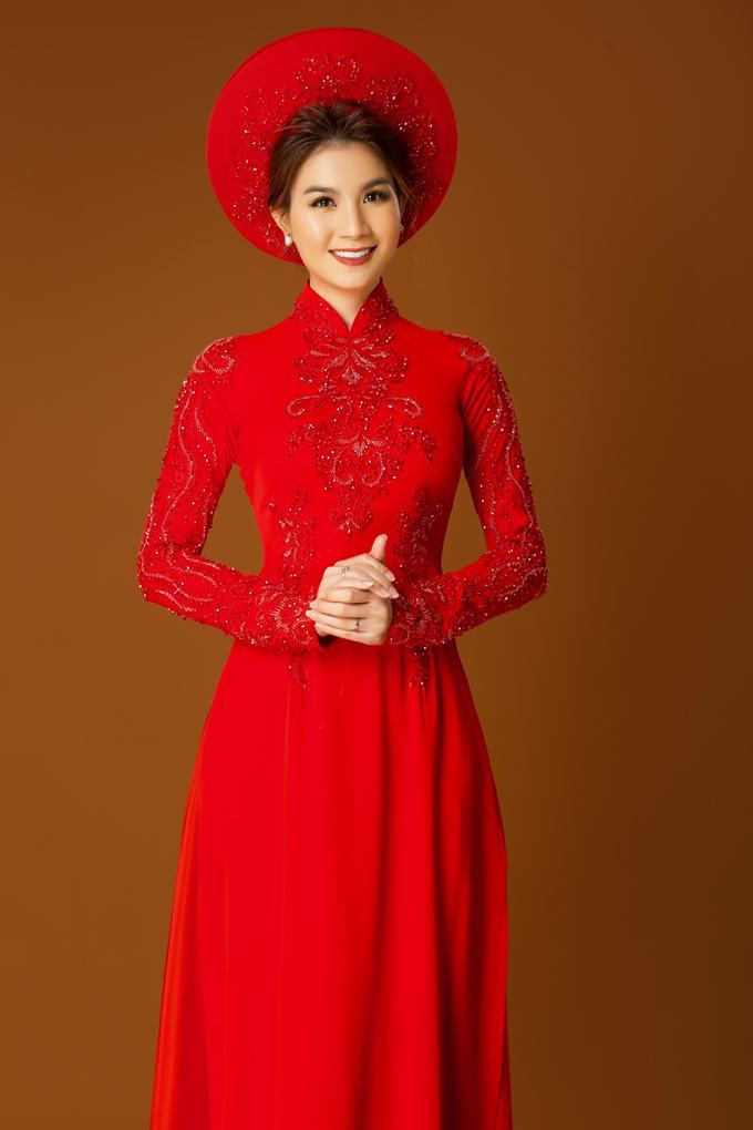 Áo dài cưới đỏ trơn truyền thống